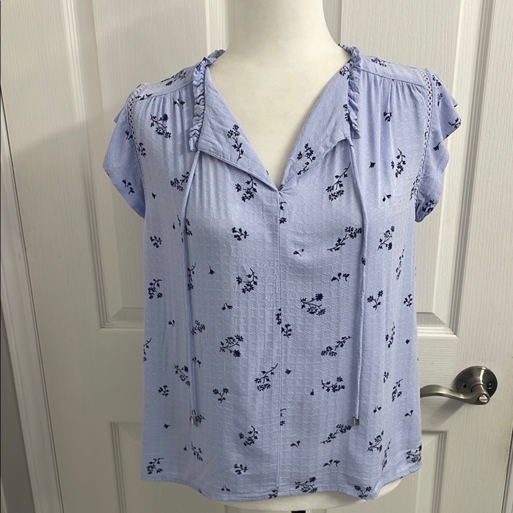 Buffalo David Bitton Light Blue Floral Blouse Flutter Sleeves Tie Front Size S